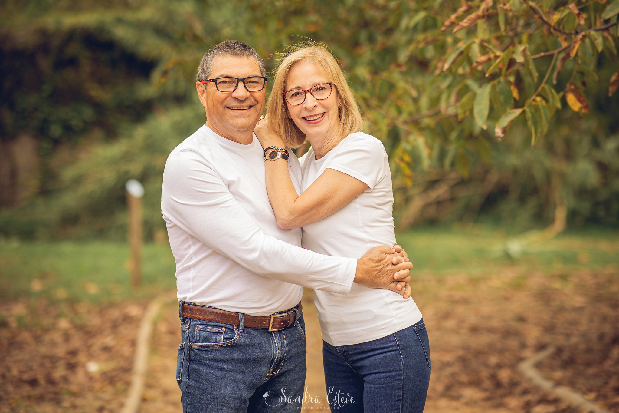 sesion-fotos-abuelos-familia-exterior-bosque-barcelona