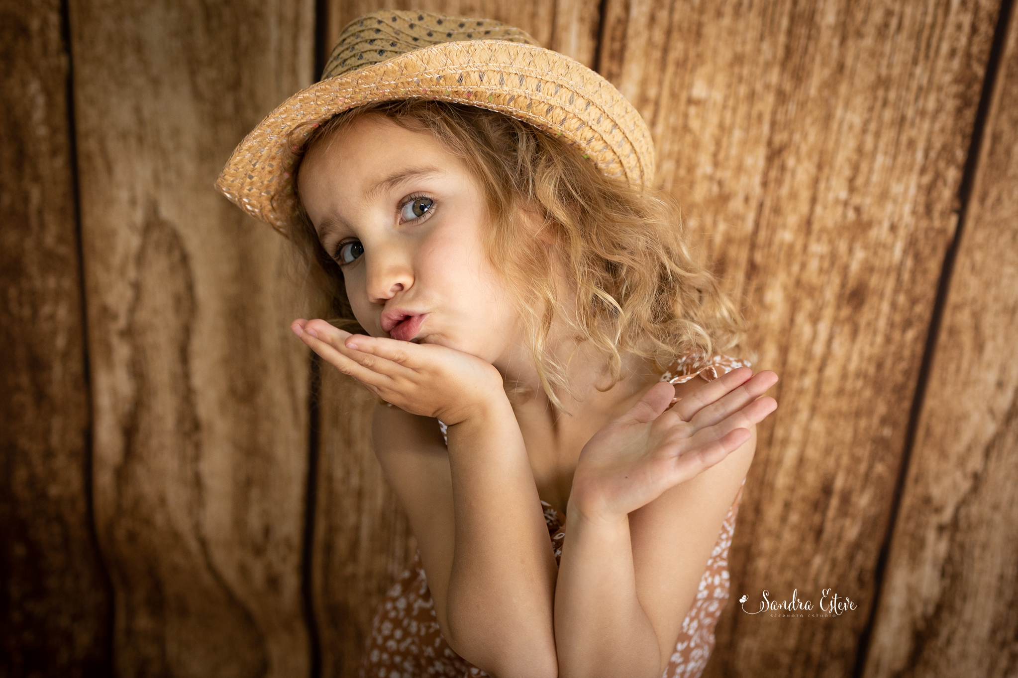 sesion-fotos-niña-estudio-granollers