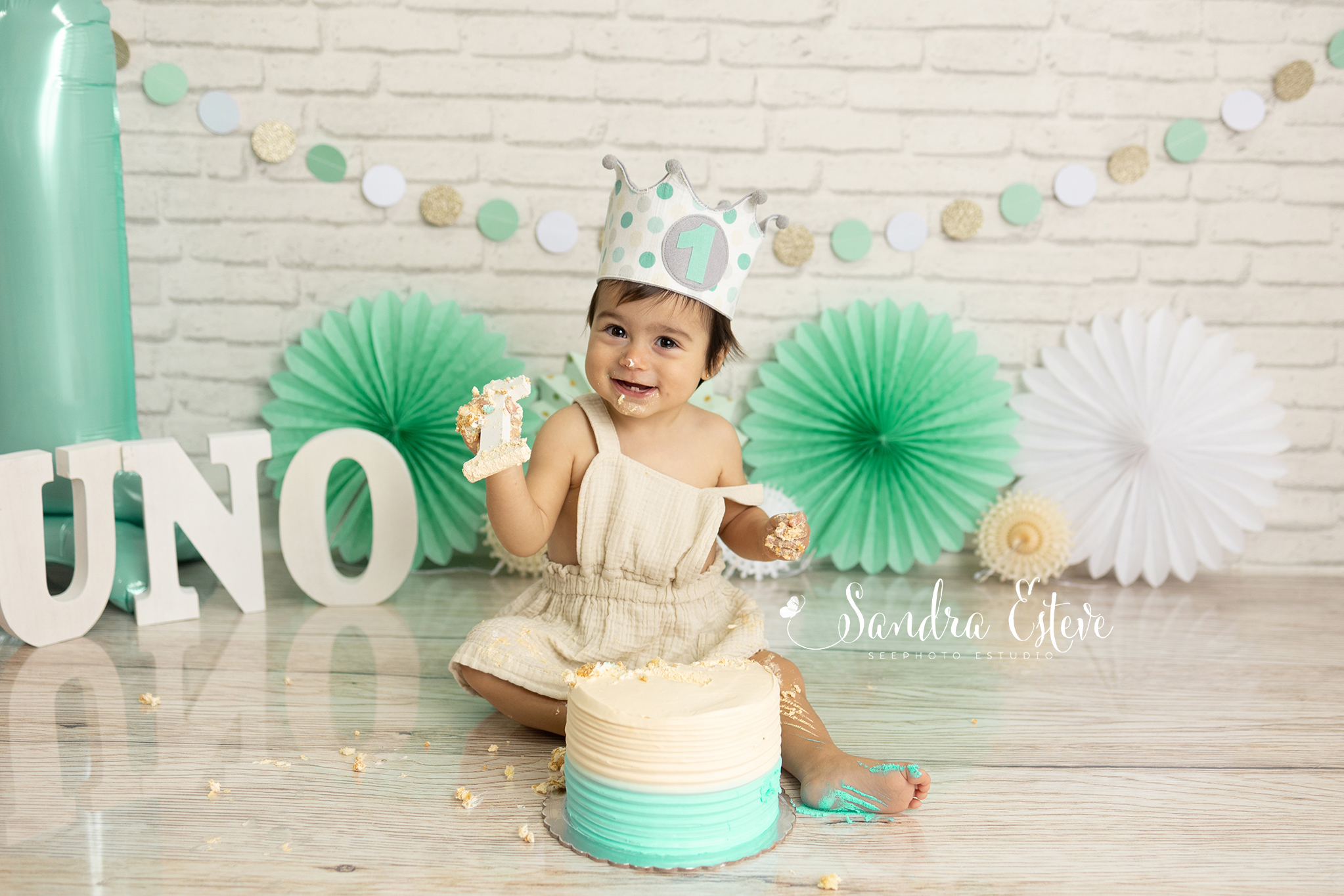 fotos-estudio-primer-año-pastel-niña-estudio-barcelona