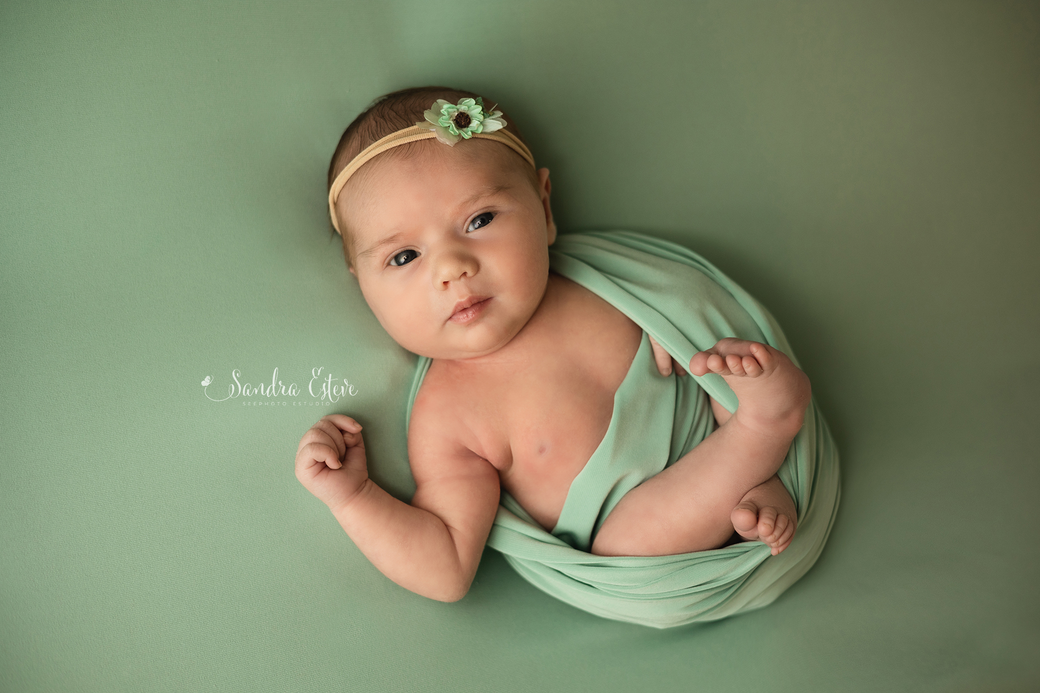 fotos-recien-nacido-niña-sesion-barcelona