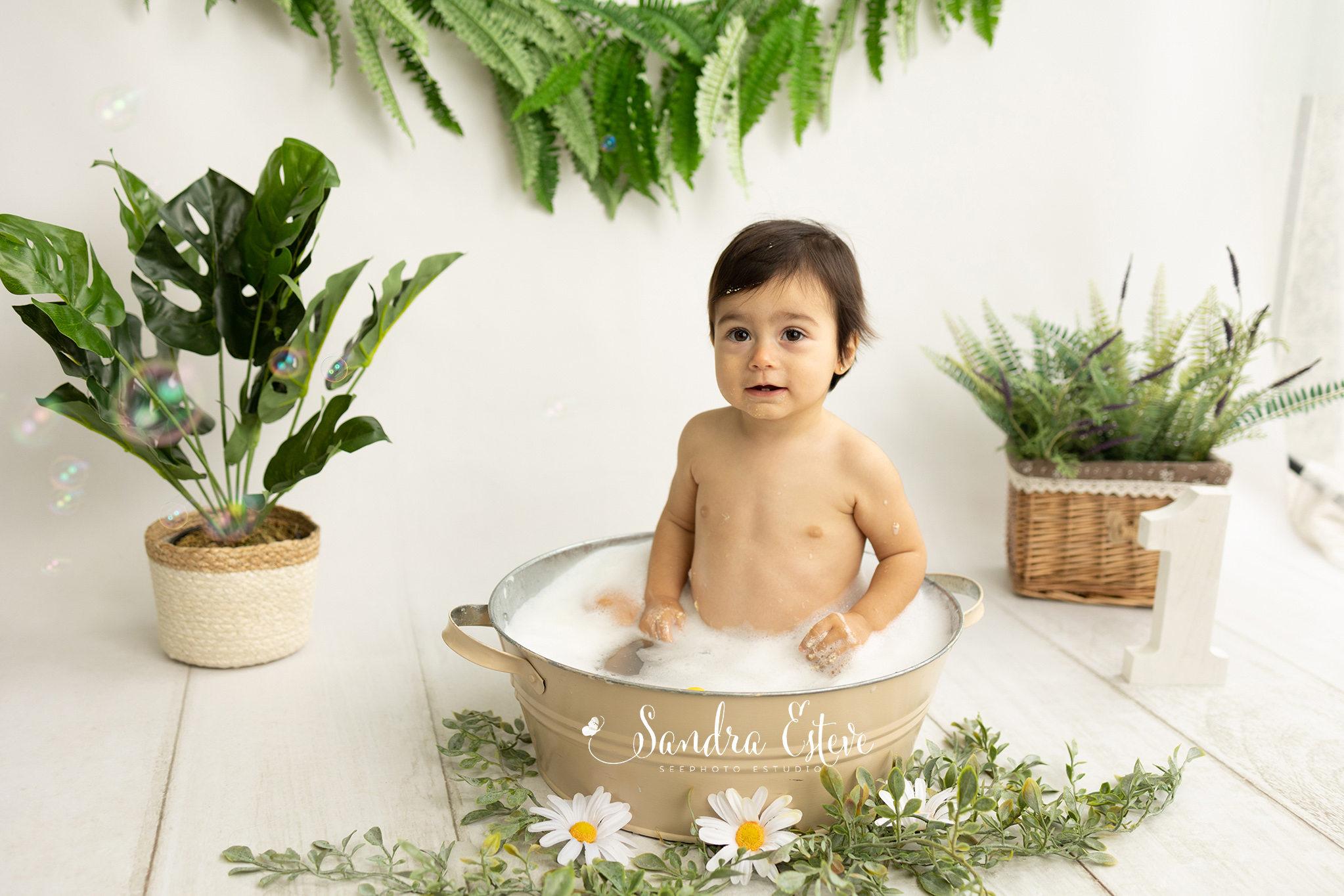 sesion-fotos-smash-cake-estudio-bañera-primer-año-barcelona