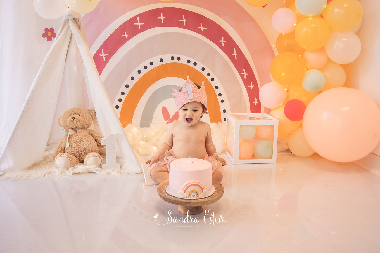 reportaje_fotos_smash_cake_arcoiris_nina_pastel_primer_ano_montcada_reixach