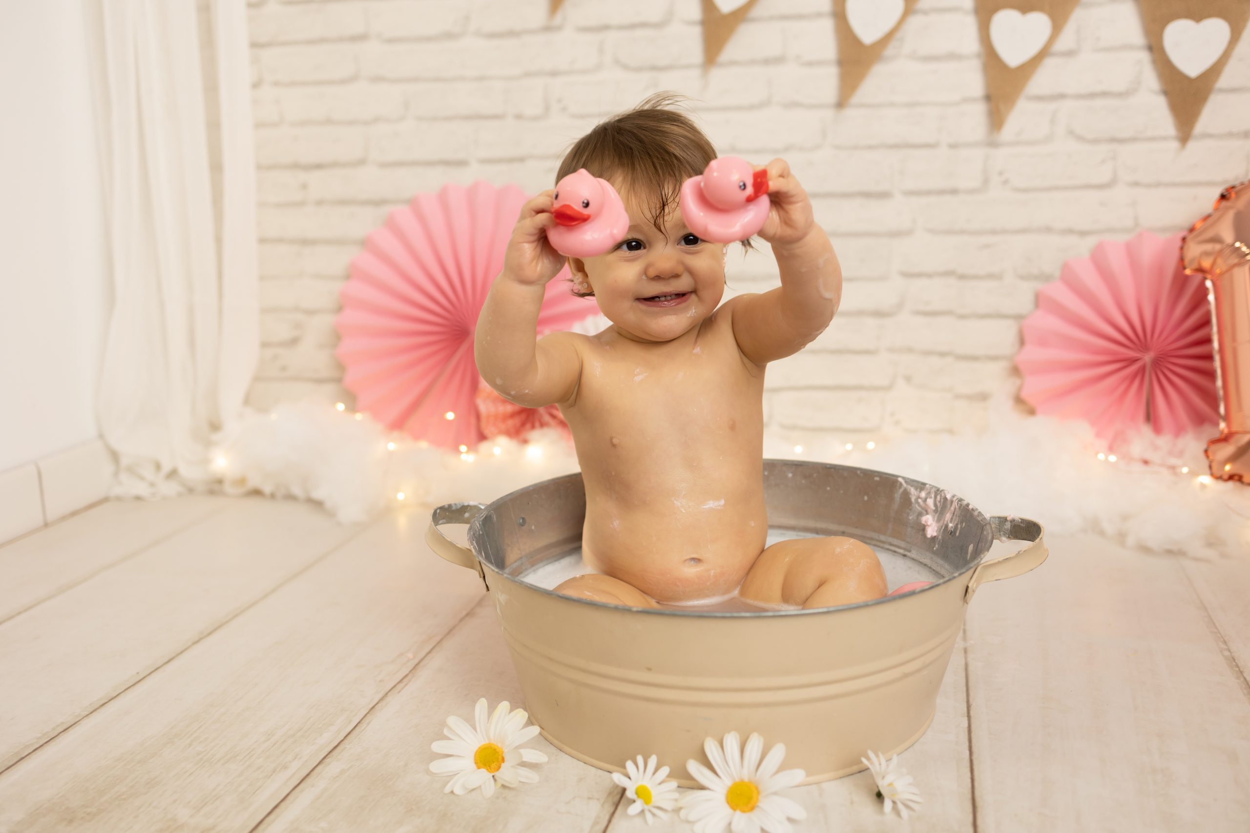 Reportaje de fotos en estudio de mi primer cumpleaños smash cake con baño de burbujas.