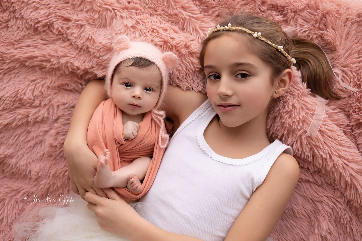 fotos_recien_nacido_hermana_estudio_granollers