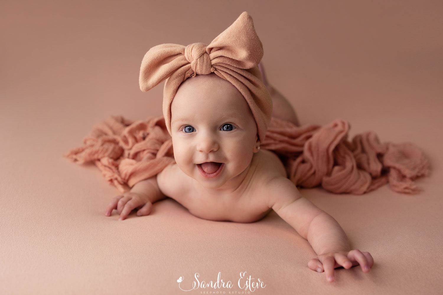 sesion_fotos_bebe_4_meses_estudio_fotos_granollers2