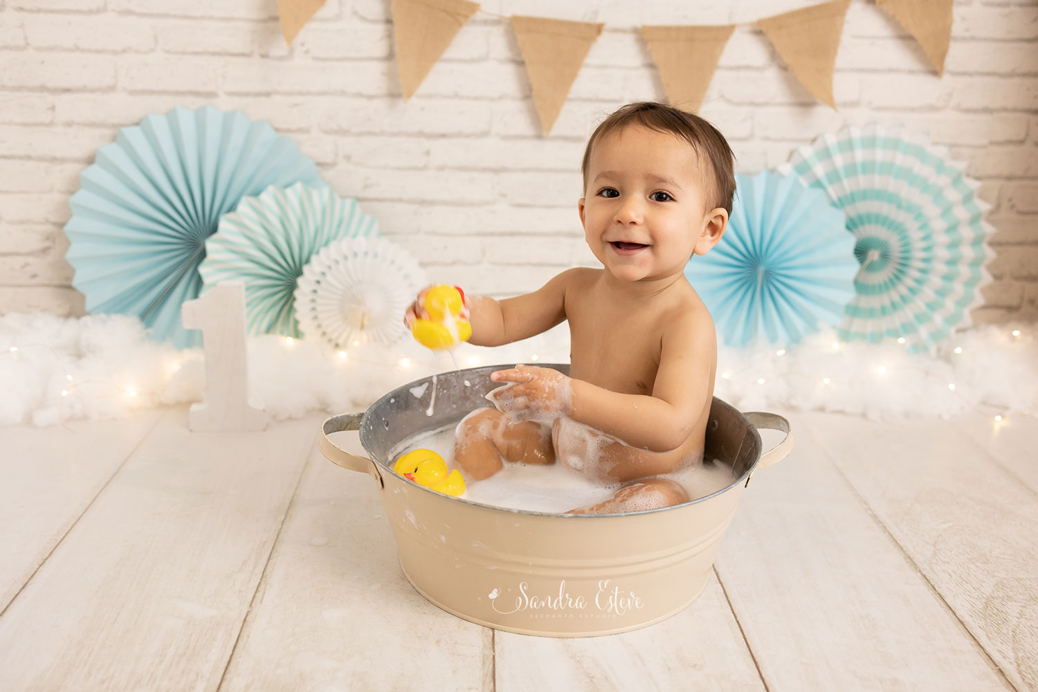 sesion_fotos_primer_año_smash_cake_baño_estudio_granollers