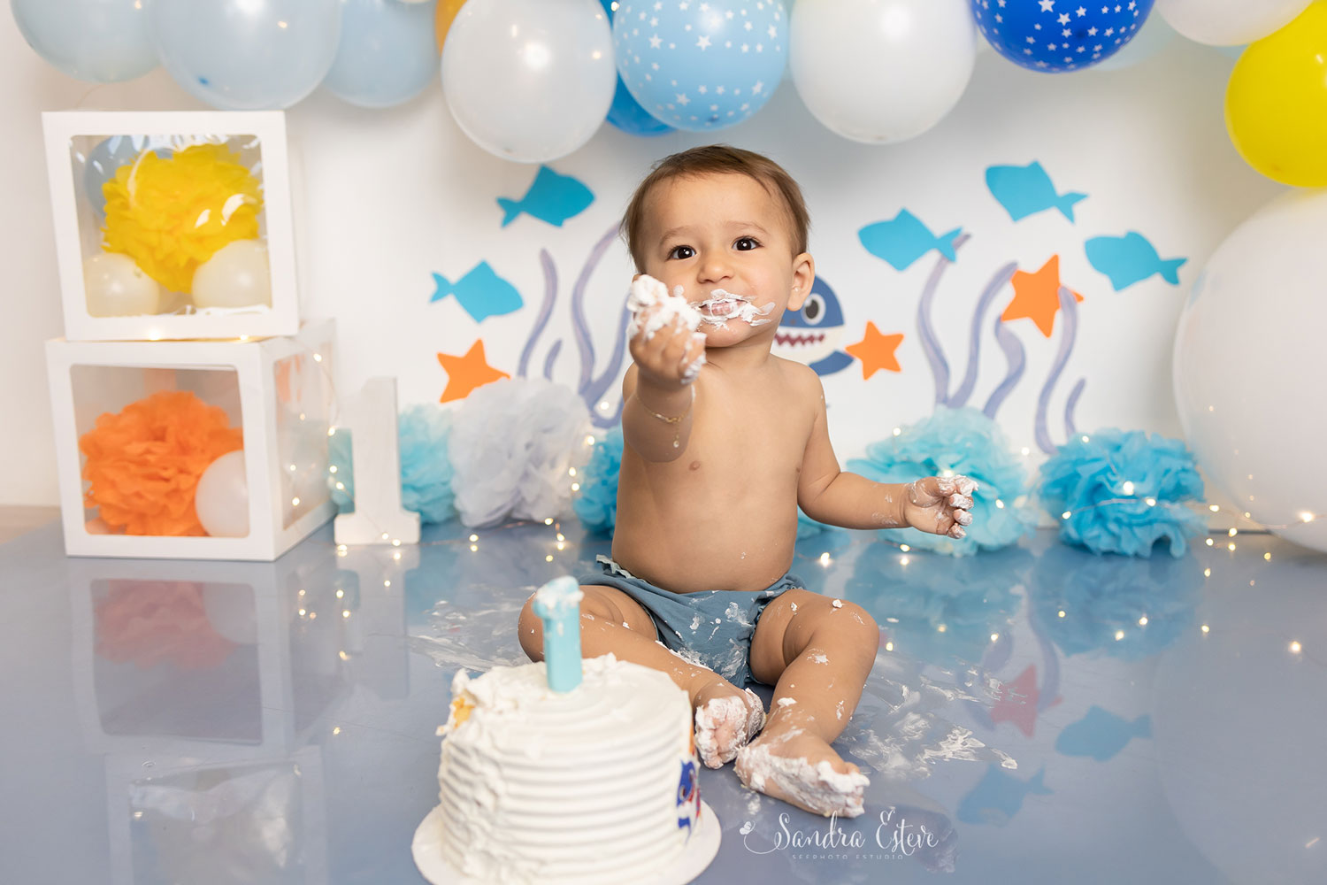 sesion_fotos_primer_año_smash_cake_pastel_estudio_granollers